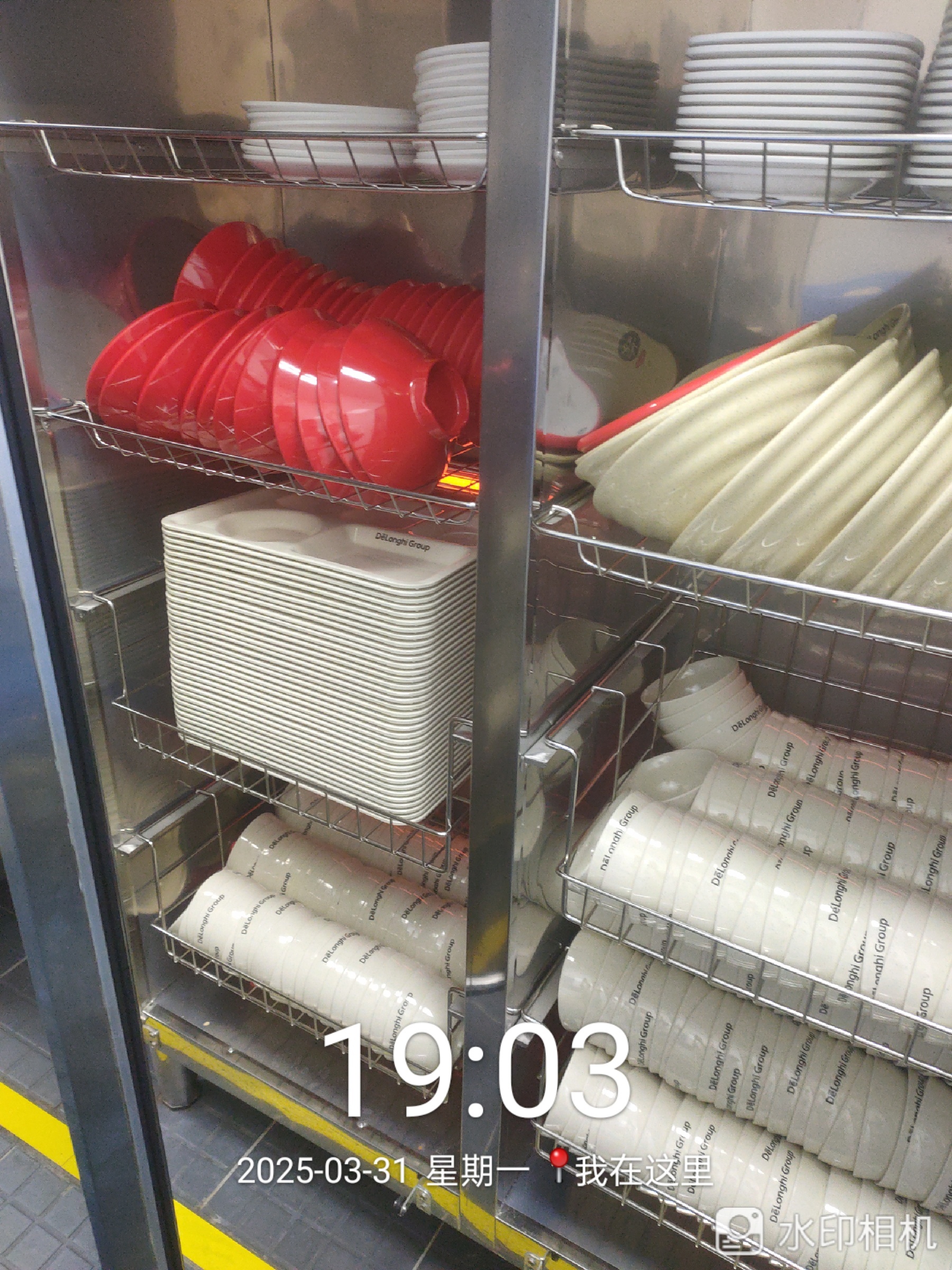 專業(yè)餐具清潔消毒，守護(hù)每一餐的安全與健康